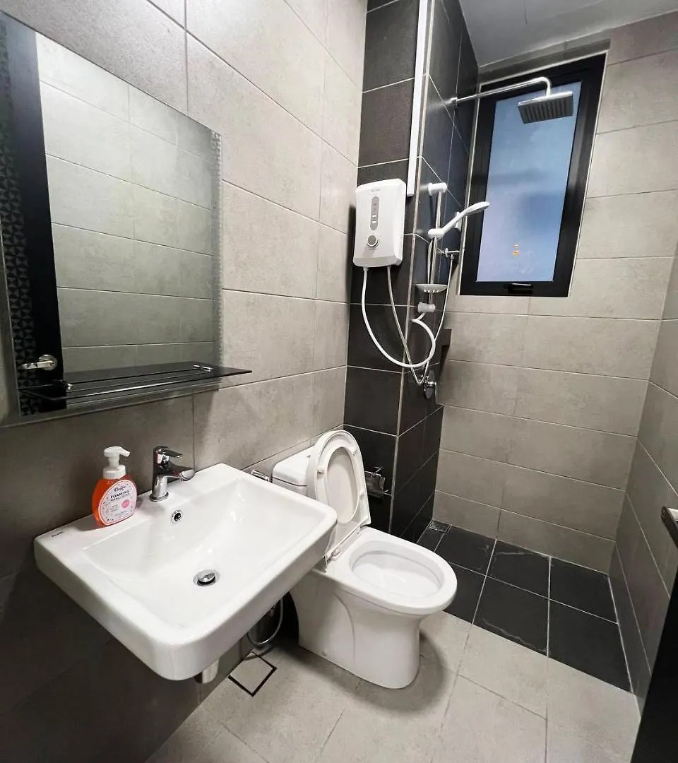 Urban Suites Sea & City View Apartment Jelutong