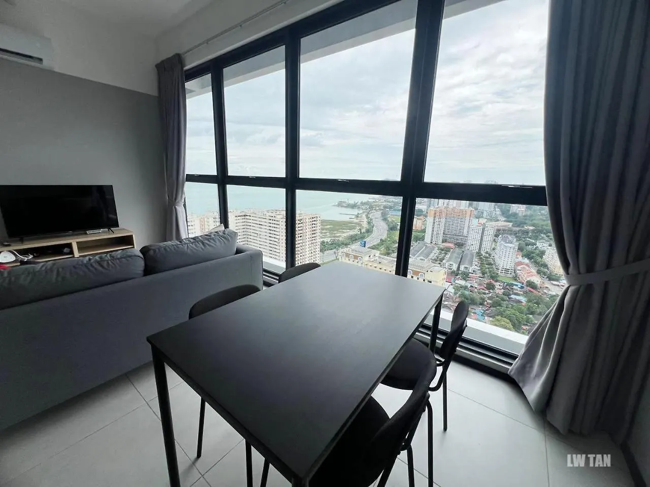 Urban Suites Sea & City View Apartment location