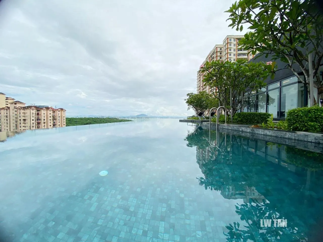 Urban Suites Sea & City View Apartment Jelutong