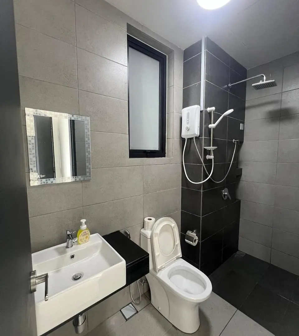 Urban Suites Sea & City View Apartment Jelutong