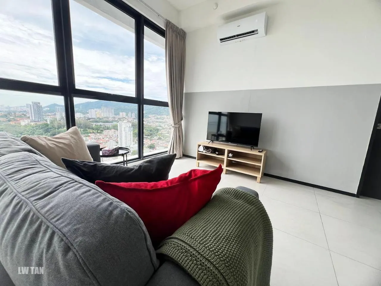 Urban Suites Sea & City View Apartment Jelutong 0*,