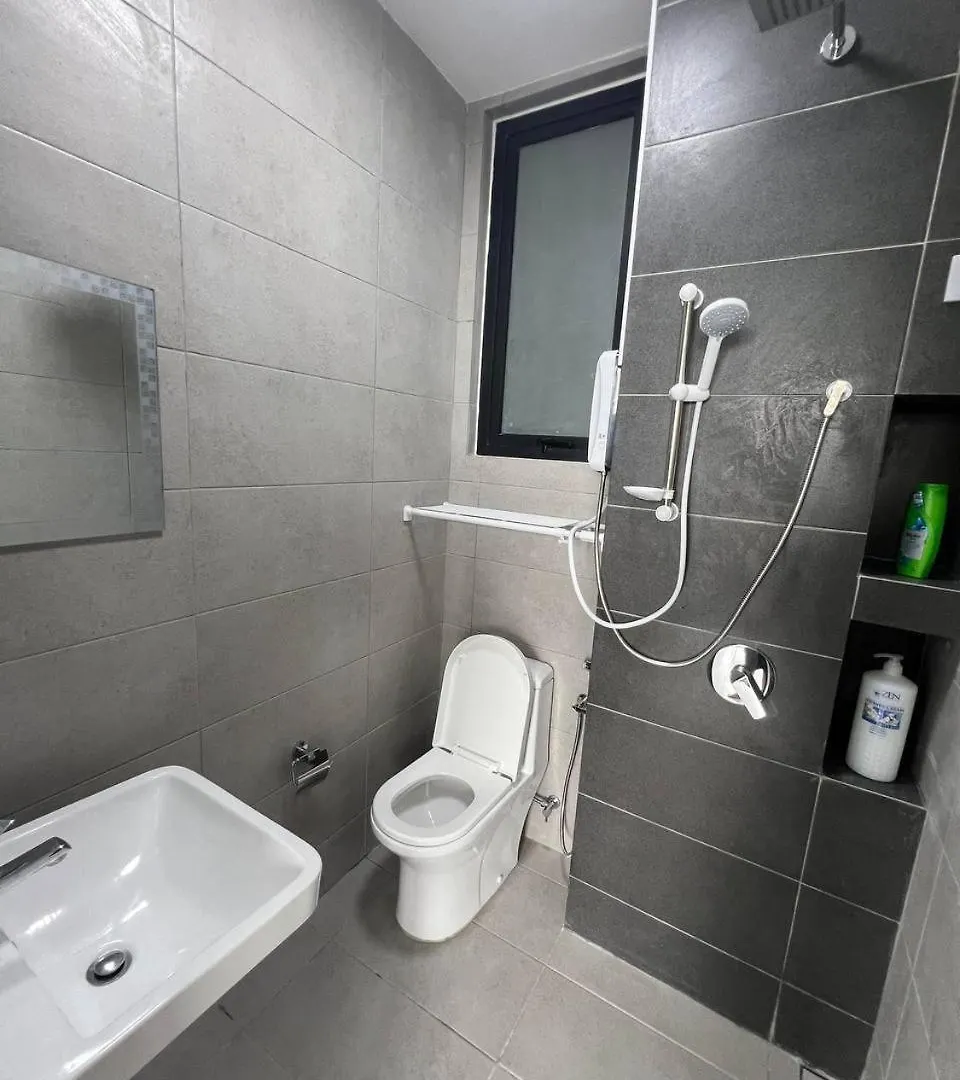 Urban Suites Sea & City View Apartment Jelutong